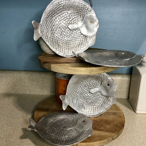 VTG 1986 Arthur Court Designs Fish Plates Set of 4 Aluminum Jewel Eye Read - Picture 1 of 13